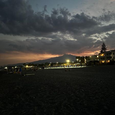 גיארדיני נאקסוס Appartamento I Puritani On The Beach מראה חיצוני תמונה
