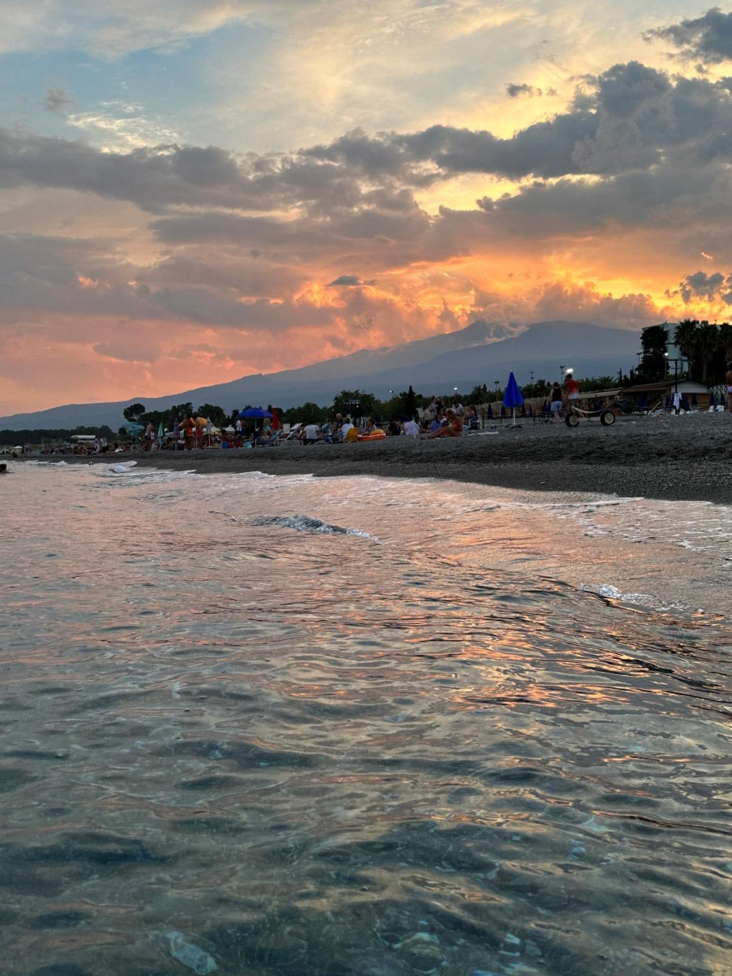 גיארדיני נאקסוס Appartamento I Puritani On The Beach מראה חיצוני תמונה