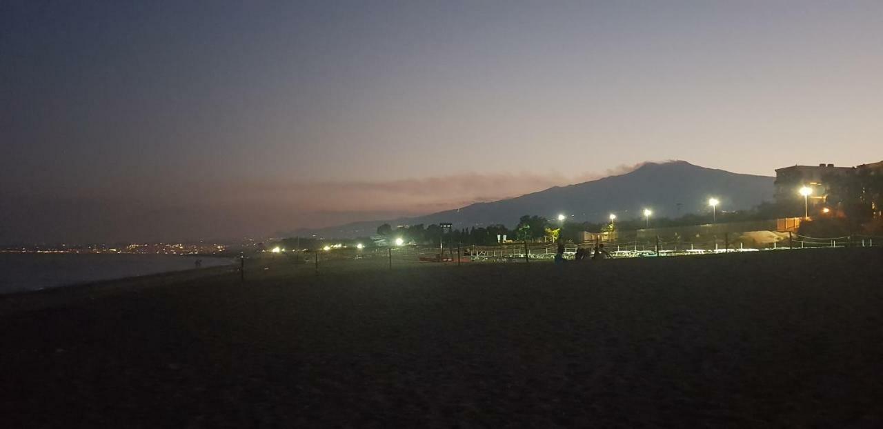 גיארדיני נאקסוס Appartamento I Puritani On The Beach מראה חיצוני תמונה