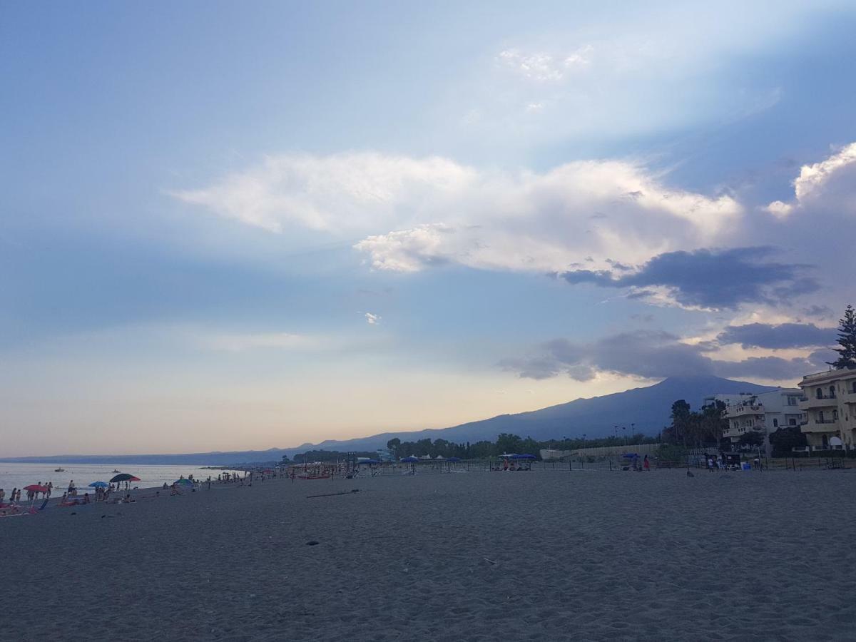 גיארדיני נאקסוס Appartamento I Puritani On The Beach מראה חיצוני תמונה