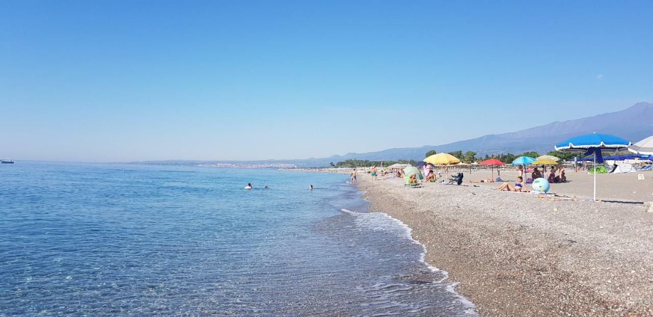 גיארדיני נאקסוס Appartamento I Puritani On The Beach מראה חיצוני תמונה