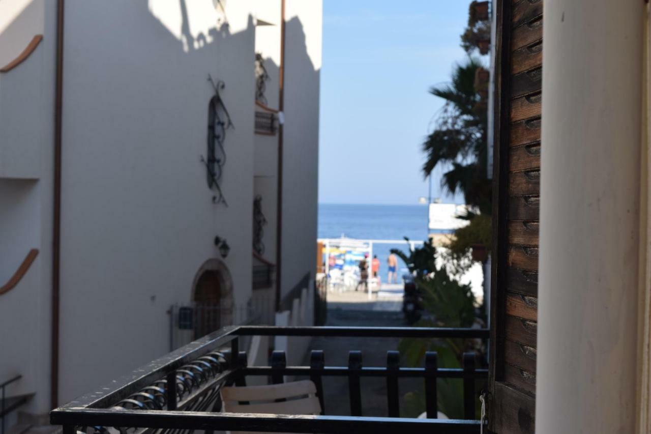 גיארדיני נאקסוס Appartamento I Puritani On The Beach מראה חיצוני תמונה